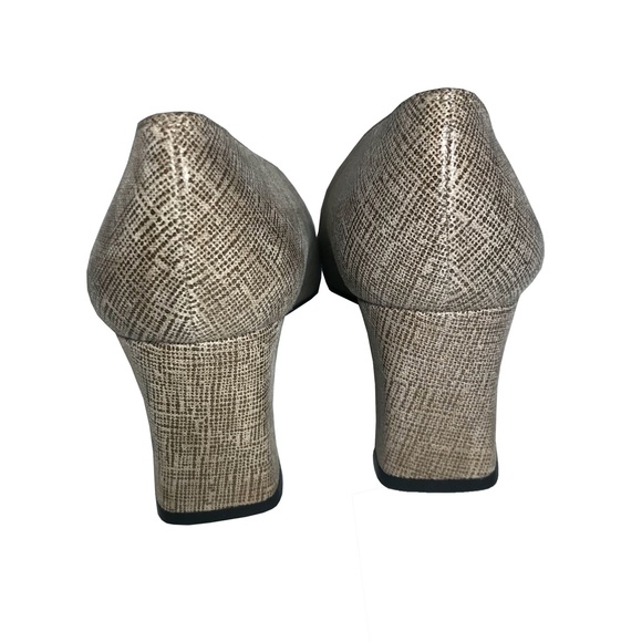 Excellent condition Stuart Weitzman Taupe 8B - Picture 2 of 8